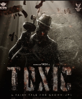 toxic poster in which yash has gun and he is stand like a war lord